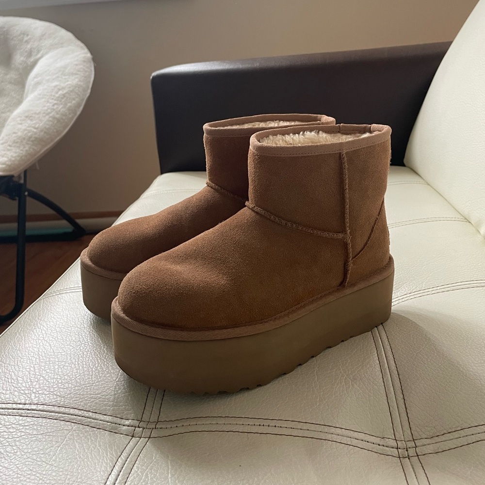 UGG CLASSIC MINI PLATFORM BOOT
